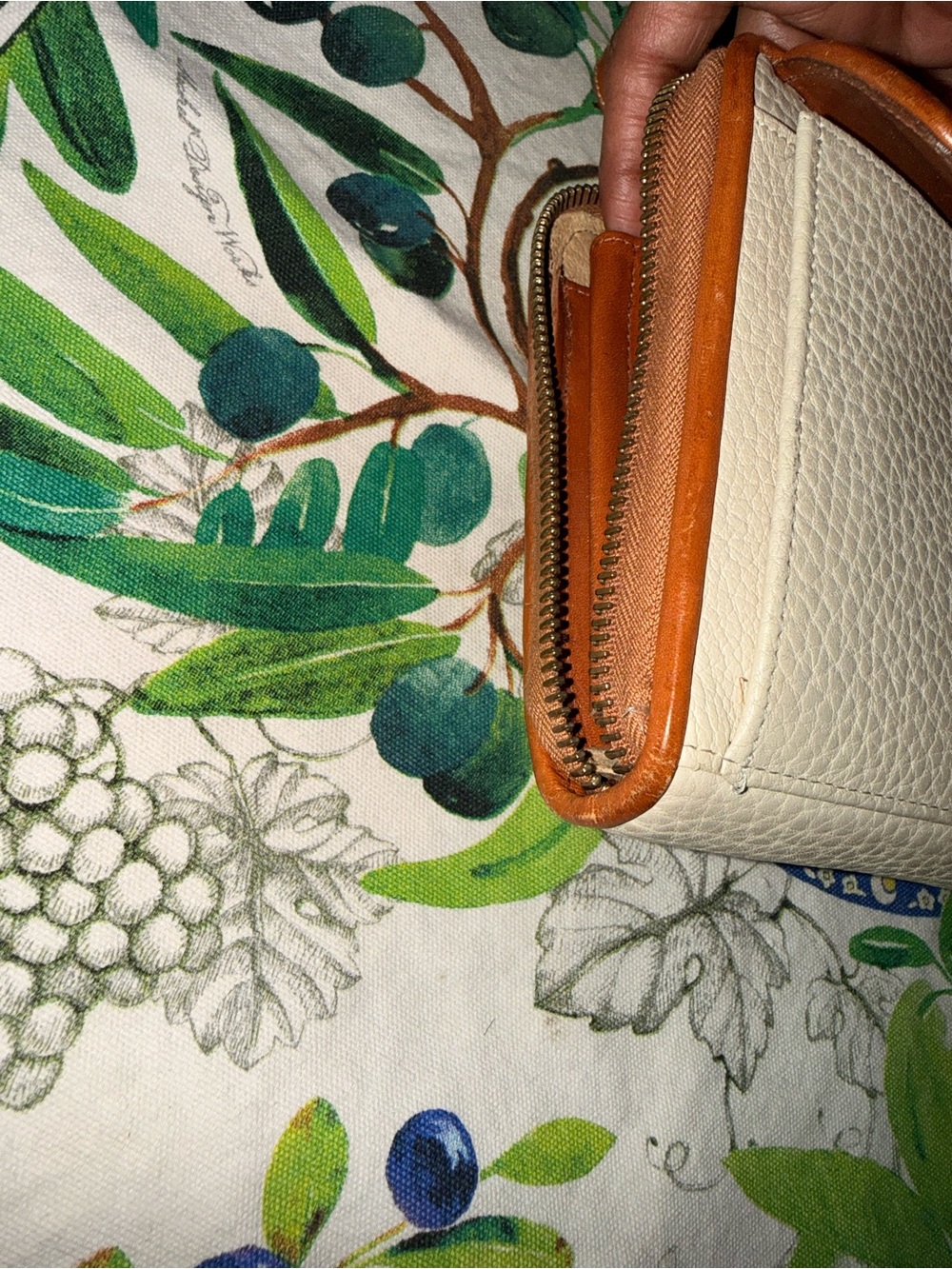 Vtg Mini Zipa-Long Wallet Cream Pebbled Leather w/ Tan Trim - Picture 6 of 7